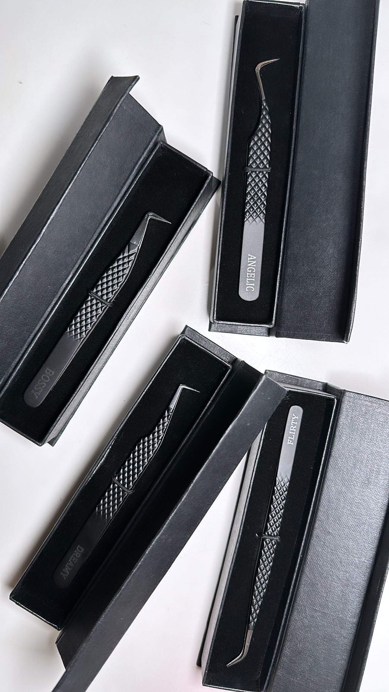 Flirty Curved Isolation Tweezers